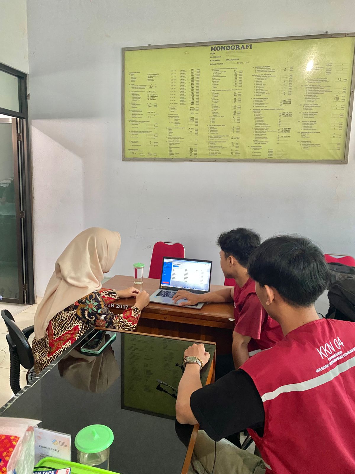 Mahasiswa KKN 04 Karangbangun Wujudkan Website Resmi Desa Karangbangun